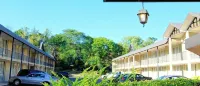 West Gate Inn Nyack - parking