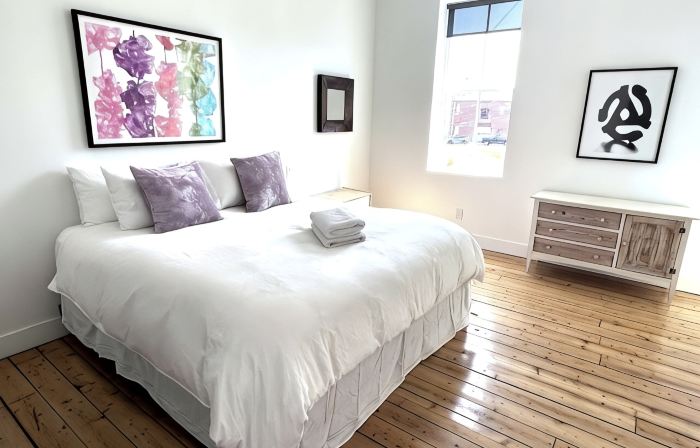 Artist's Loft steps from UPAC!