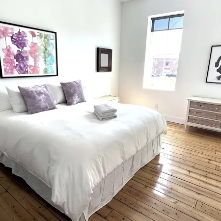 Artist's Loft steps from UPAC!