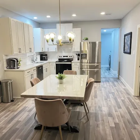 Charming 3-bedroom 2 bathroom  house in Terrell with WiFi and AC