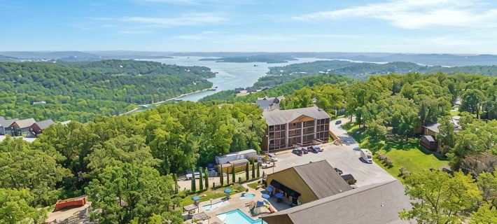Location! Stunning 7b/8b, Sleeps 30! by Sdc w/Lake View, Hot Tub, &Theater! Hotels in Indian Point