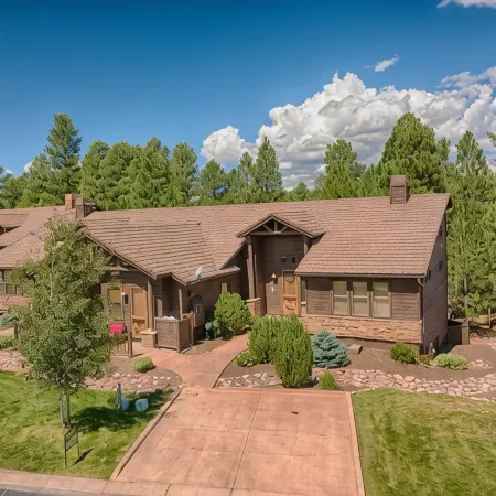 Awesome lodge on the 10th Fairway in the Torreon golf community in Show Low AZ.