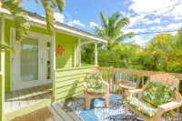 Beautiful downtown Melbourne Beach renovated apartment one block from the beach! - 3 estrellas