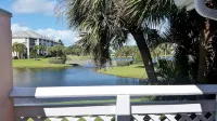 POSHPADZ -Villa Koalua Walk to Jupiter Beach-Prime Lake Views-Resort Setting - 靚景