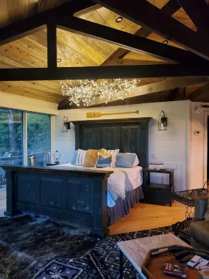 Romantic Retreat in the Treetops of Big Canoe with Hot Tub & Stunning Views! - 4-Star