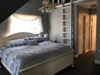 Privacy yet close to downtown Saratoga - Homestays