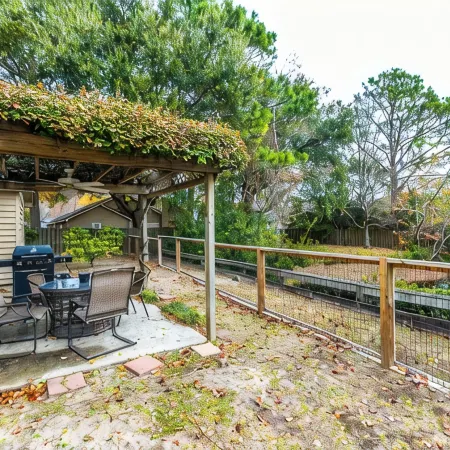 Ranch near beaches, downtown, Shem Creek, Old Village