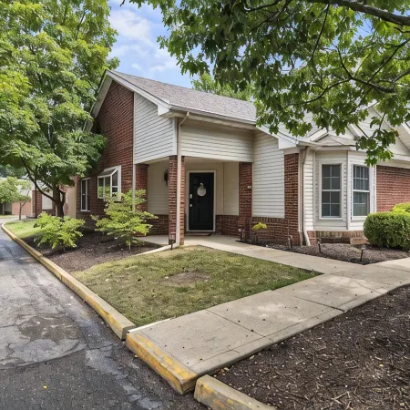 Castle Glow - 2Br - BBQ Gr - Walk to Kroger Field