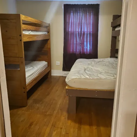 Spacious riding retreat 4 BR Outlaw House/ ATV Riding 10beds-Large Parking
