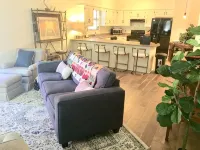 OXFORD PRIME LOCATION / ON THE SQUARE!! WALKING DISTANCE TO CAMPUS - 4-Star