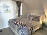 Gorgeous lake house with sandy beachfront. Welcome to Lost  World Landing - Wifi