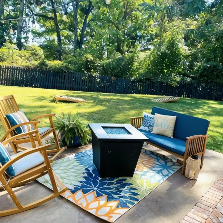 Luxury cottage with hot tub, game and movie room, coffee bar, King bed & robes!