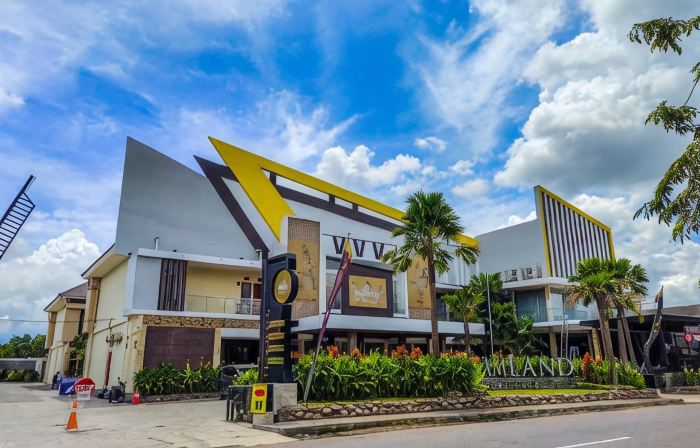 DreamLand Hotel & Lounge Bondowoso