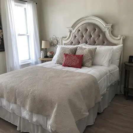 Pet friendly remodeled bungalow home just two blocks from Washington Park.