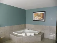 Causeway Bay Hotel - Hot Tub
