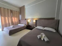 Sundown Lodge - parking