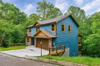 Smokies Private Pool Cabin, Sleeps 14,Theatre & Game Room, Minutes from Parkway! - 4 ดาว