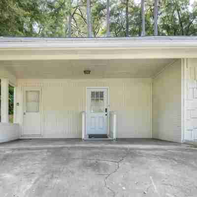 The Abode at Roswell. A Charming 4-bedroom with handicap accessible features. Hotel Exterior