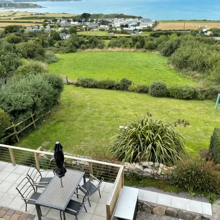 Amazing Sea Views Set in 7 Acres of Fields Dog Friendly on the Welsh Coast Path.
