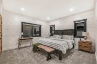 Midnight Pines Lodge+HotTub+Cent AC+20mYellowstone - Hytter
