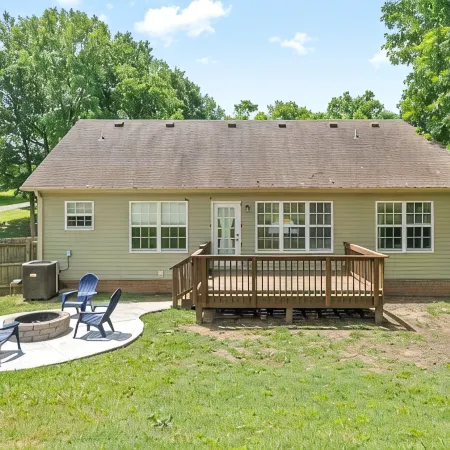 Spacious 4-bedroom House near Downtown Clarksville