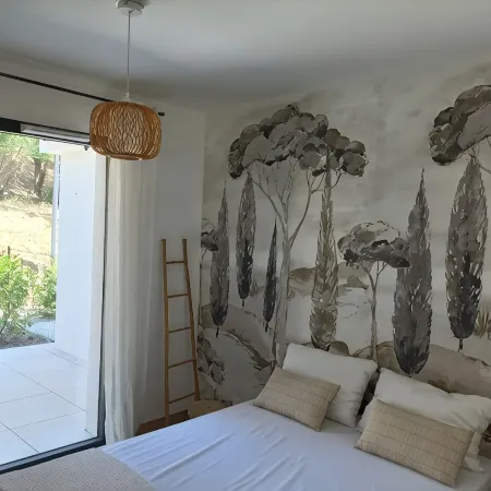 New, Comfortable Apartment, Sleeps 4, XL Garden Terrace.