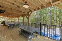 Ozark Shores- Lakefront, Hot Tub, Air Hockey - Homestays