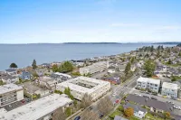 Experiencing Edmonds, In the Heart of it All! - WiFi