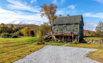 Stunning 3 Br Timber Frame Ski Retreat on 6 Acres