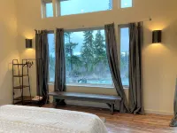 Modern Mountain View Getaway - 26 Acres - 4성급