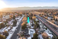 8 Bedrooms, Sleeps 20:  Hot Tub, 20Mins to Denver/Red Rocks - WiFi