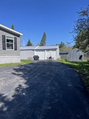 Tiny’s  Retirement Home near the trails - 3-Star