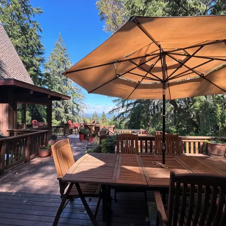Private, 3 Acre Vashon Island Getaway with Spectacular Views - Sleeps 12!