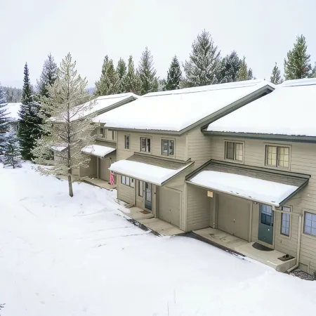 Private Game Room, Close to Town Center and Ski Resort! Pool, Hot Tub & Sauna!