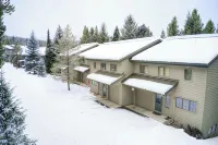 Private Game Room, Close to Town Center and Ski Resort! Pool, Hot Tub & Sauna! - Pool