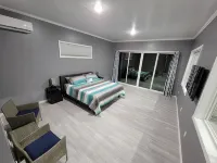 Woman Lake Beach House - Family Reunion - Private 100' Wide Beach - Pools