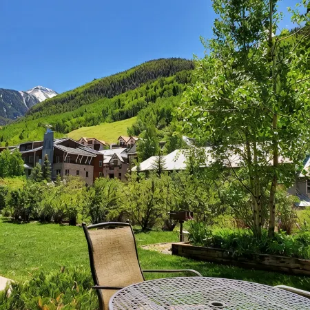 Walk to Lifts/Restaurants/Shops/Listen to the Stream/Watch Skiers from Your Kit.