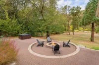 Luxury Riverfront Escape- Hot Tub & Fire Pit - 4성급