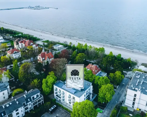 Hotel Testa Hotels near Crooked House
