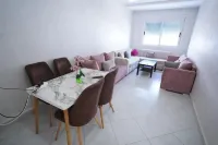 Charming 2-Bedroom Apartment with Garden View in Martil - Balkon