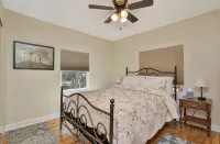 The Barn house - 1.5 miles to Whiskey Row - Kitchens