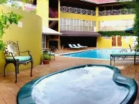 Altamont Court Hotel - Pools