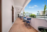 Room 2: Stylish Escape by Calle Cerra Art - Spa