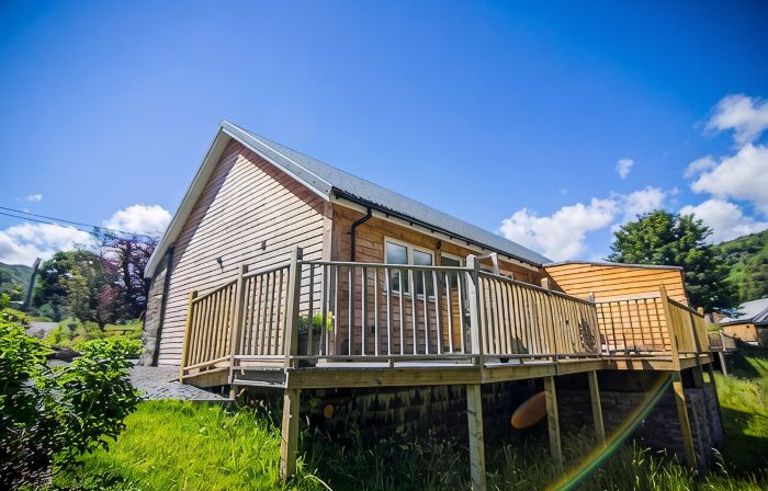 Cosy Riverside Escape with Hot Tub | Garth Cottage