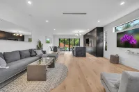 Wynwood Miami Retreat | 2 Private Pools, BBQ, 6BR & Parking - 4-Star