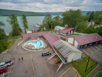 Lake 'N Pines Motel - Parkering