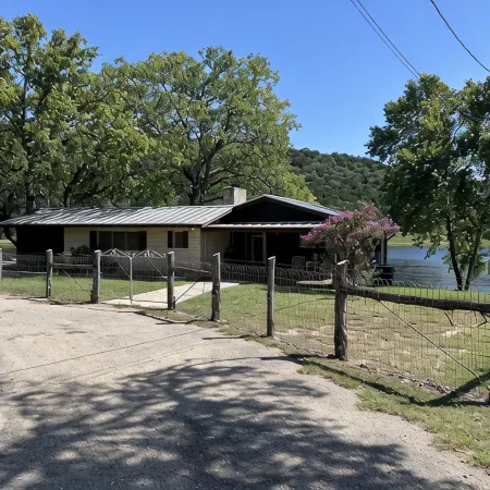 Private Cabin on 10 Acre Lake with Great Bass Fishing, 4.5 Miles from Boerne