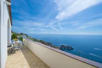 Raphael House, terrace with solarium and sea view - إطلالة على البحر