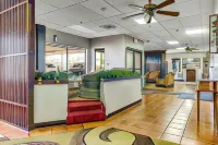 Camelot Inn - Motel