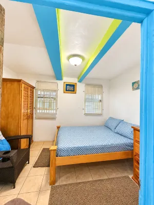 NIZA’S PLACE—Cozy Mountainside Villa with Ocean view. - 2-Star